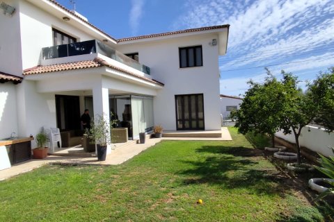 4 bedrooms Townhouse in Larnaka,  No. 40055 13