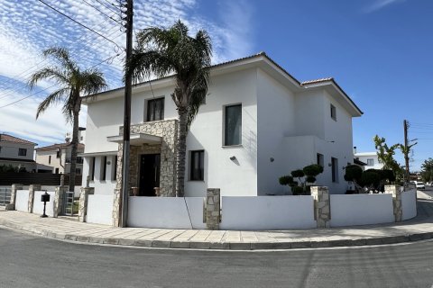 4 bedrooms Townhouse in Larnaka,  No. 40055 2