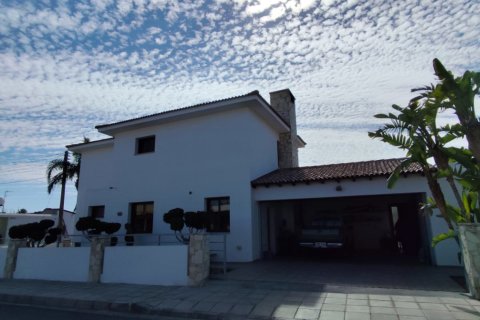 4 bedrooms Townhouse in Larnaka,  No. 40055 3