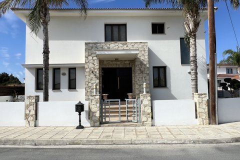 4 bedrooms Townhouse in Larnaka,  No. 40055