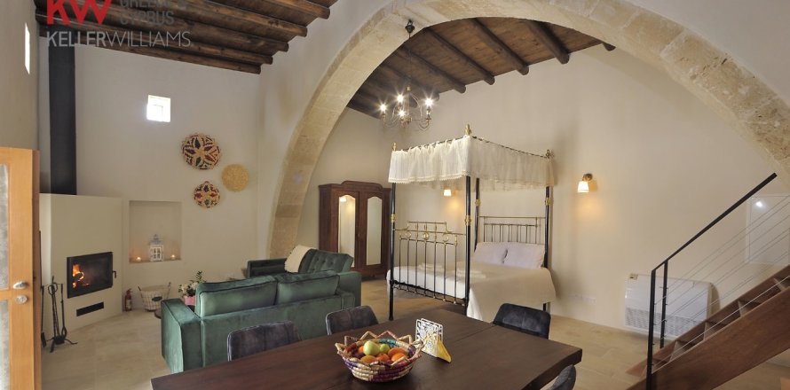 5 bedrooms Villa in Agios Theodoros, Larnaka,  No. 40057