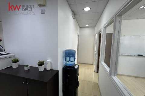 Офис с 5 комнатами в Ларнака,  № 51934 3