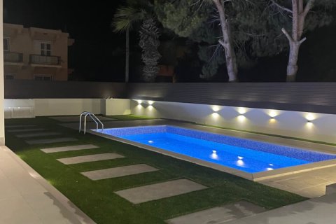 3 chambres Maison de Ville à Pervolia, Larnaka,  No. 51267 21