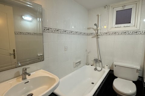 3 bedrooms Apartment in Larnaca, Larnaka,  No. 49910 9