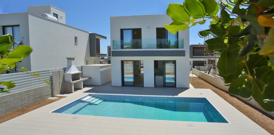 3 bedrooms Villa in Mesogi, Paphos,  No. 44244