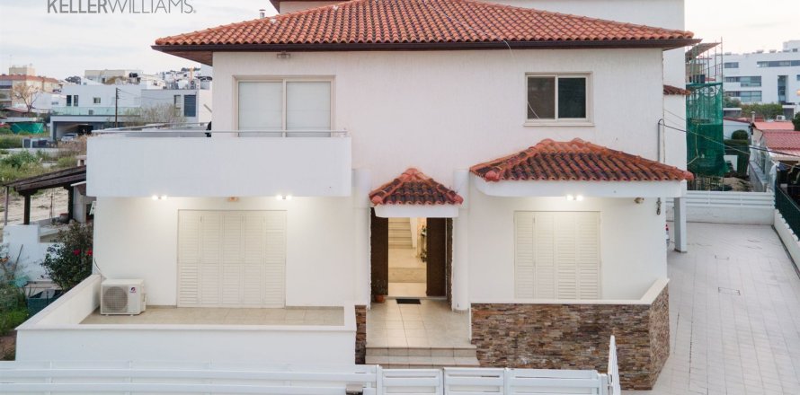 7 bedrooms Townhouse in Aglandjia, Nicosia,  No. 39939