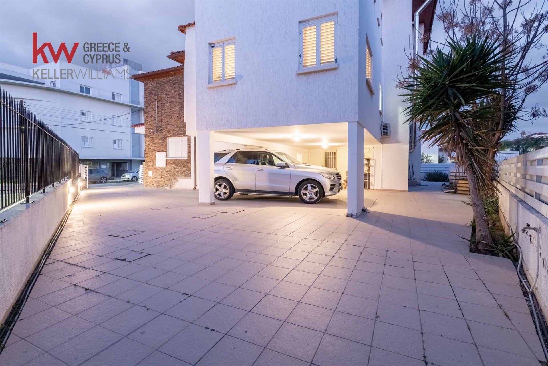 7 bedrooms Townhouse in Aglandjia, Nicosia, Cyprus No. 39939