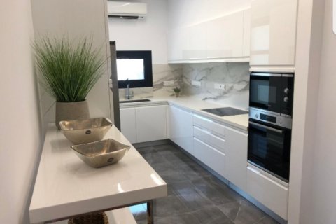 2 bedrooms Apartment in Limassol,  No. 38687 3