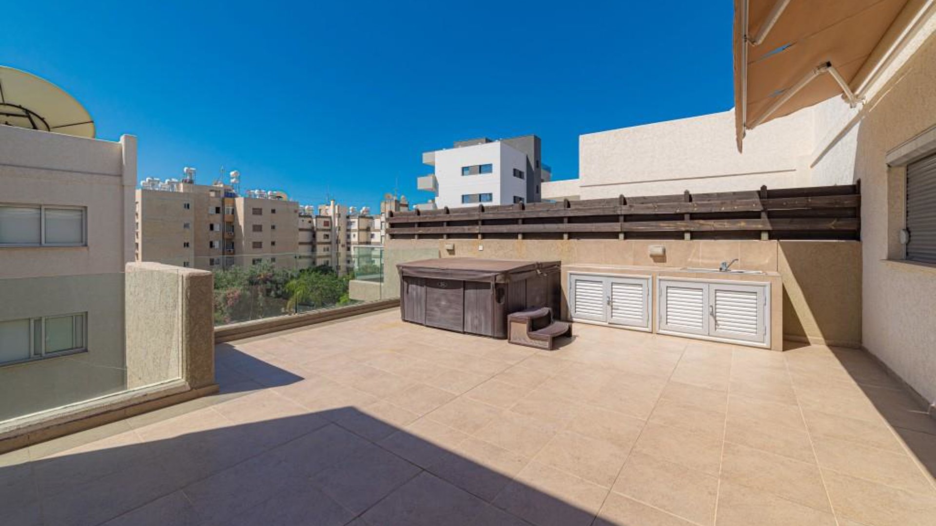2 bedrooms Penthouse in Limassol, Cyprus No. 26223