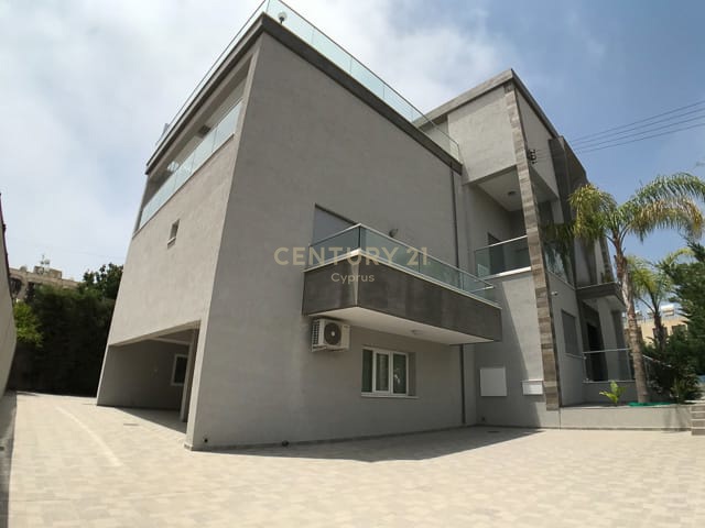 7 bedrooms Villa in Germasogeia, Limassol, Cyprus No. 58266