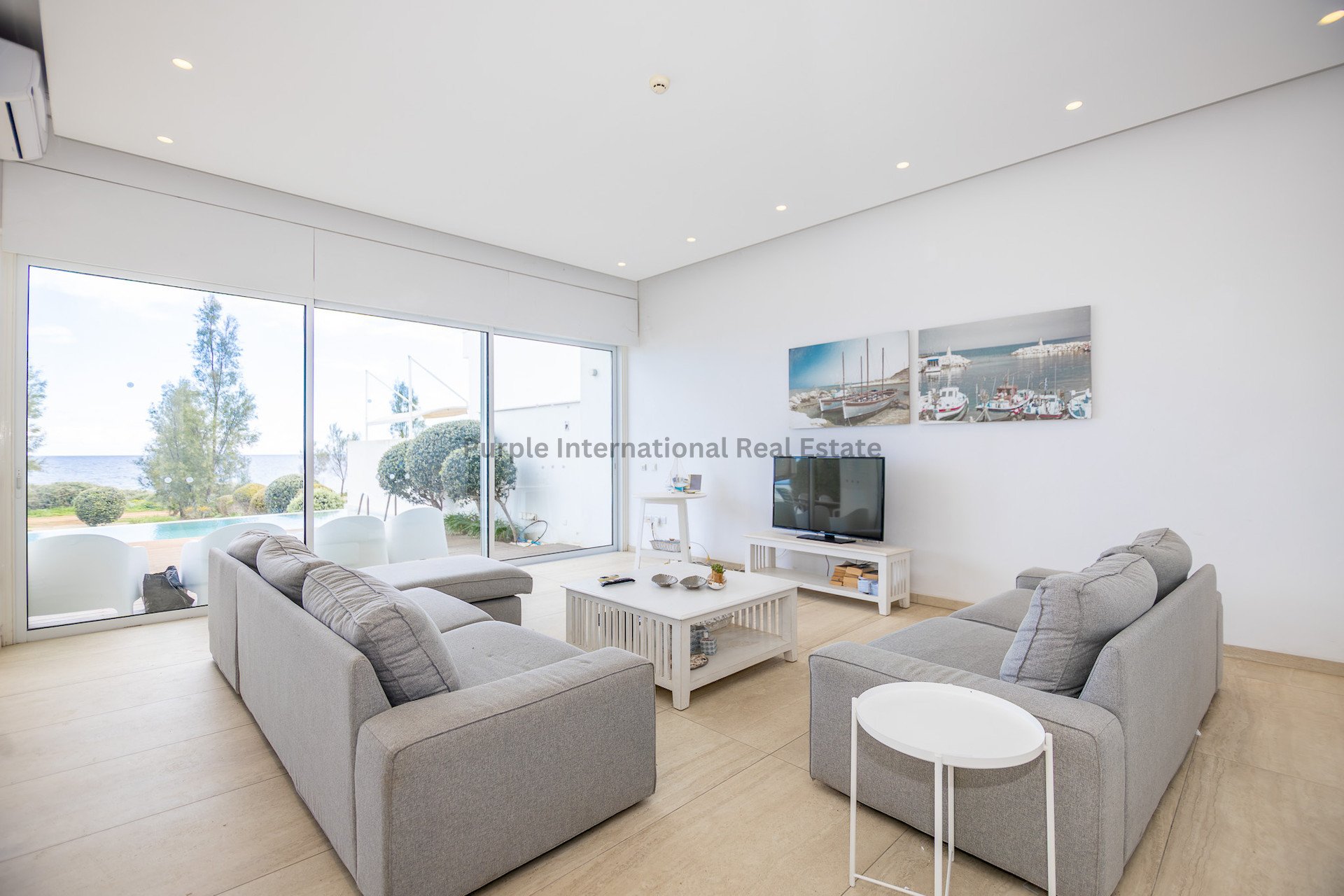 5 bedrooms Villa in Paralimni, Ammochostos, Cyprus No. 36073