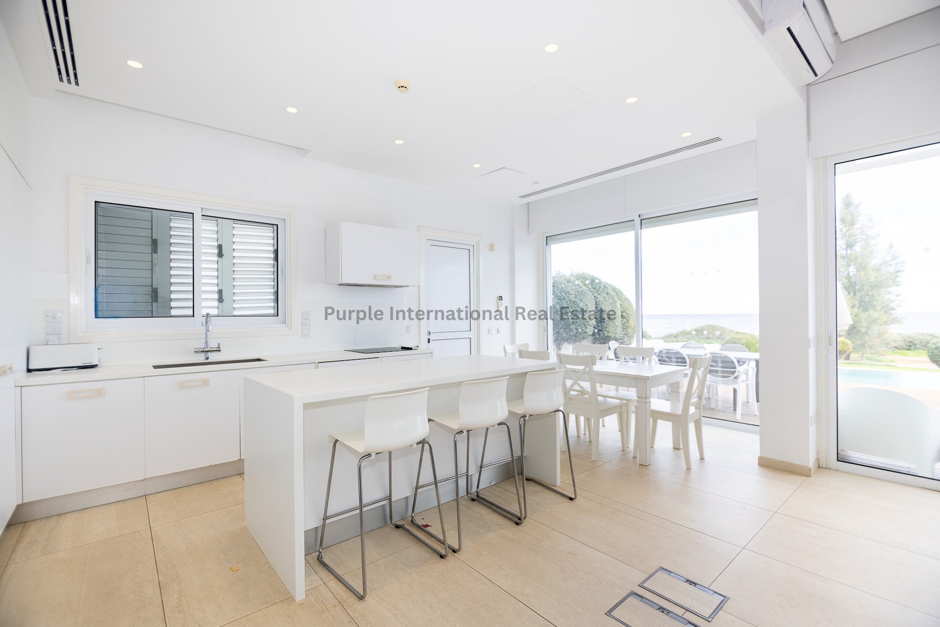 5 bedrooms Villa in Paralimni, Ammochostos, Cyprus No. 36073