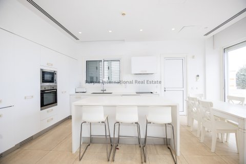 5 bedrooms Villa in Paralimni, Ammochostos,  No. 36073 11