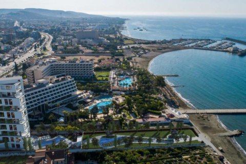 4 bedrooms Apartment in Limassol,  No. 38617