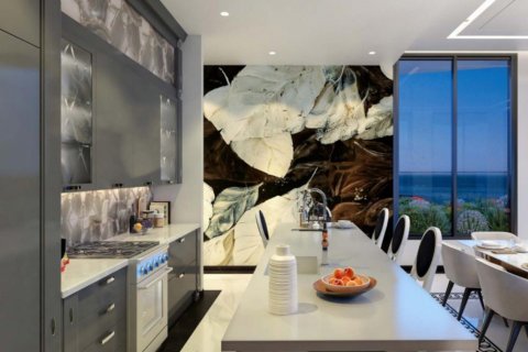 4 bedrooms Apartment in Limassol,  No. 38617 7