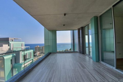 3 bedrooms Apartment in Limassol,  No. 38616 8