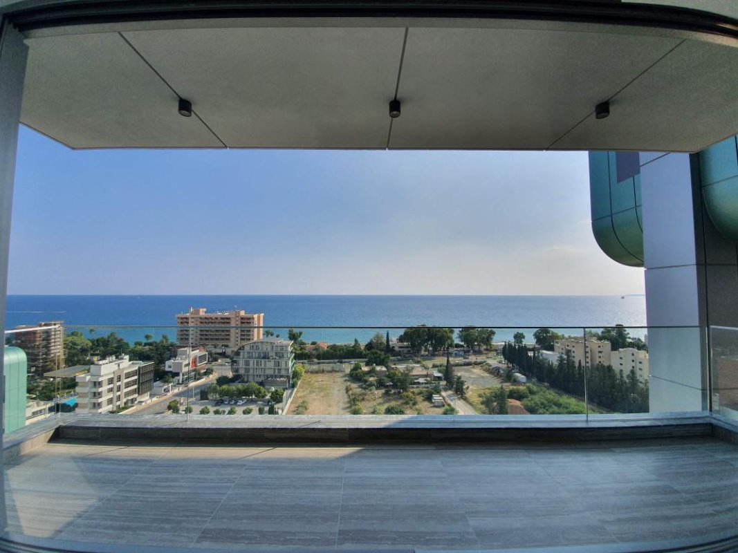 3 bedrooms Apartment in Limassol, Cyprus No. 38616