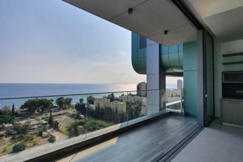 3 bedrooms Apartment in Limassol,  No. 38616 5