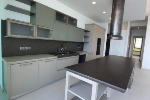 3 bedrooms Apartment in Limassol,  No. 38616 4