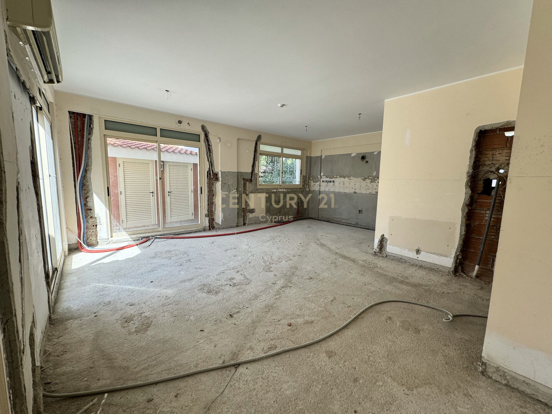 4 bedrooms Villa in Pyrgos, Limassol, Cyprus No. 54213