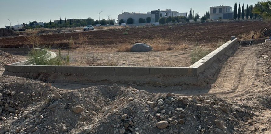 581m2 Land in Agios Nikolaos, Paphos, No. 40079