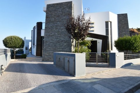 4 bedrooms Villa in Limassol, Cyprus No. 25713