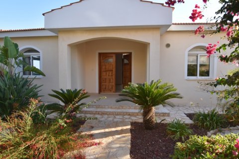 3 bedrooms Villa in Pissouri, Limassol, Cyprus No. 25714