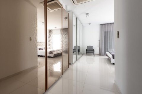 7 bedrooms Villa in Limassol, No. 38705 14
