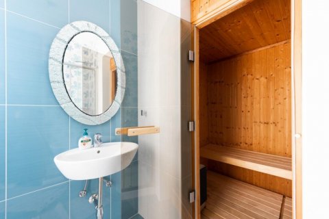 7 bedrooms Villa in Limassol, No. 38705 4