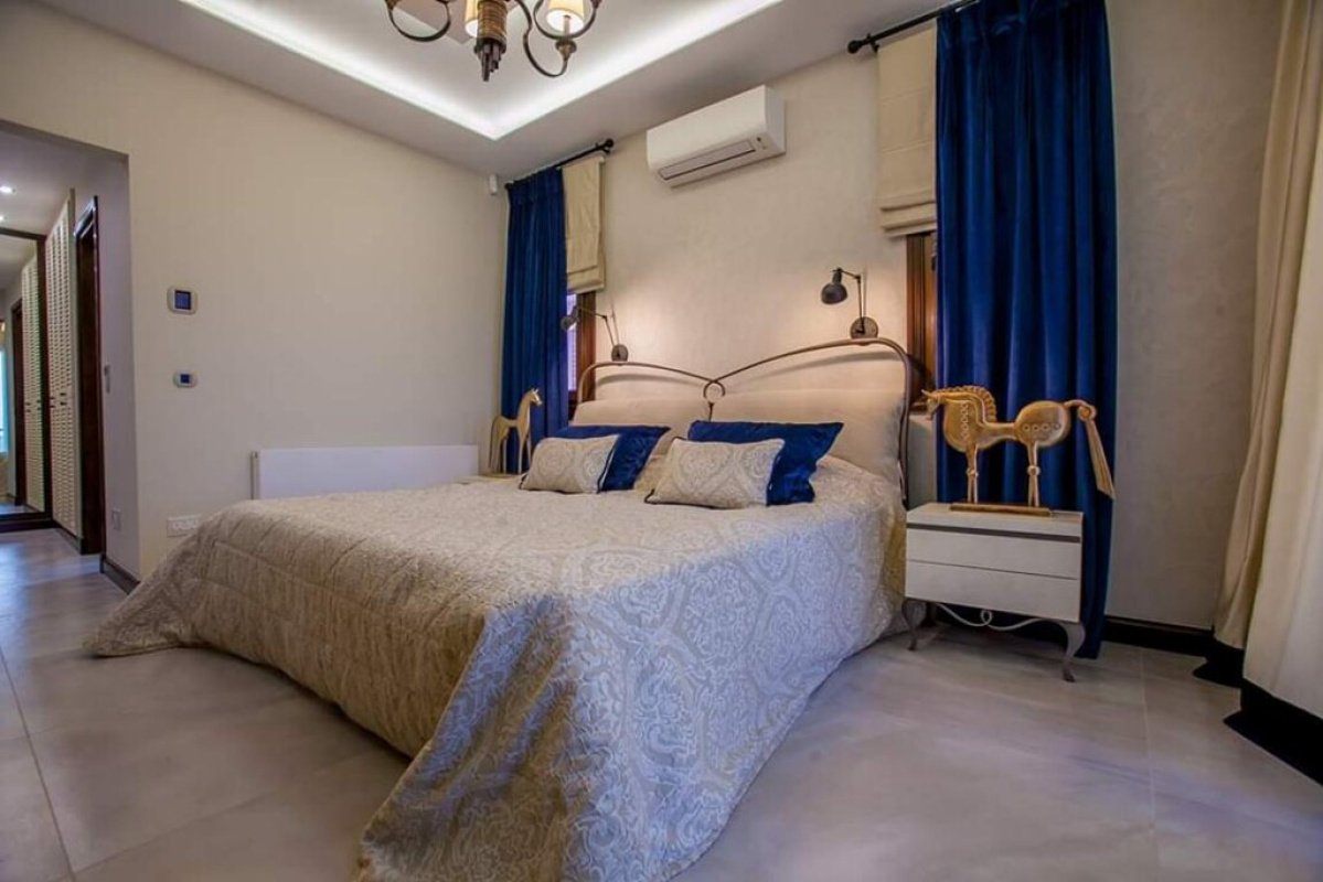4 bedrooms Villa in Paphos, Cyprus No. 38706