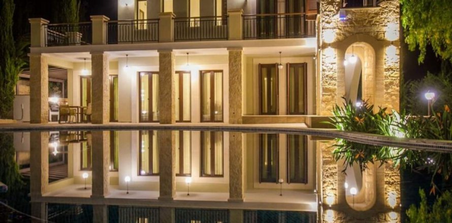 Вилла с 4 спальнями в Пафос, № 38706