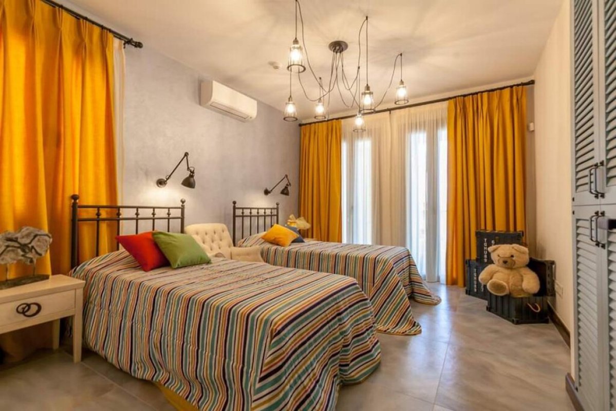 4 bedrooms Villa in Paphos, Cyprus No. 38706