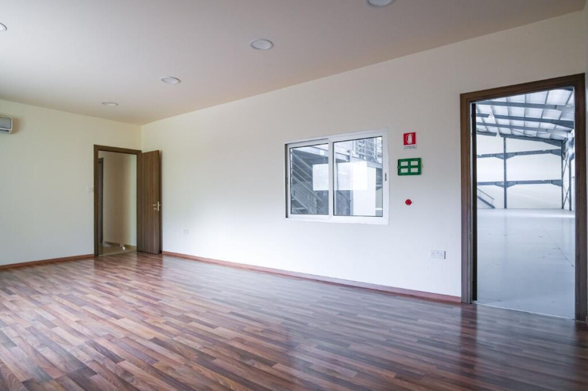 880m2 Local comercial en Nicosia, Chipre No. 37923