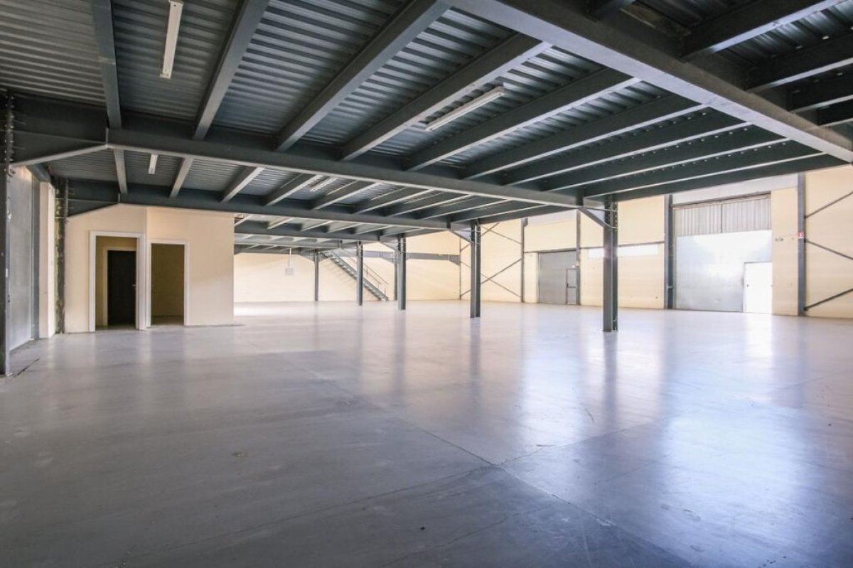 880m2 Local comercial en Nicosia, Chipre No. 37923