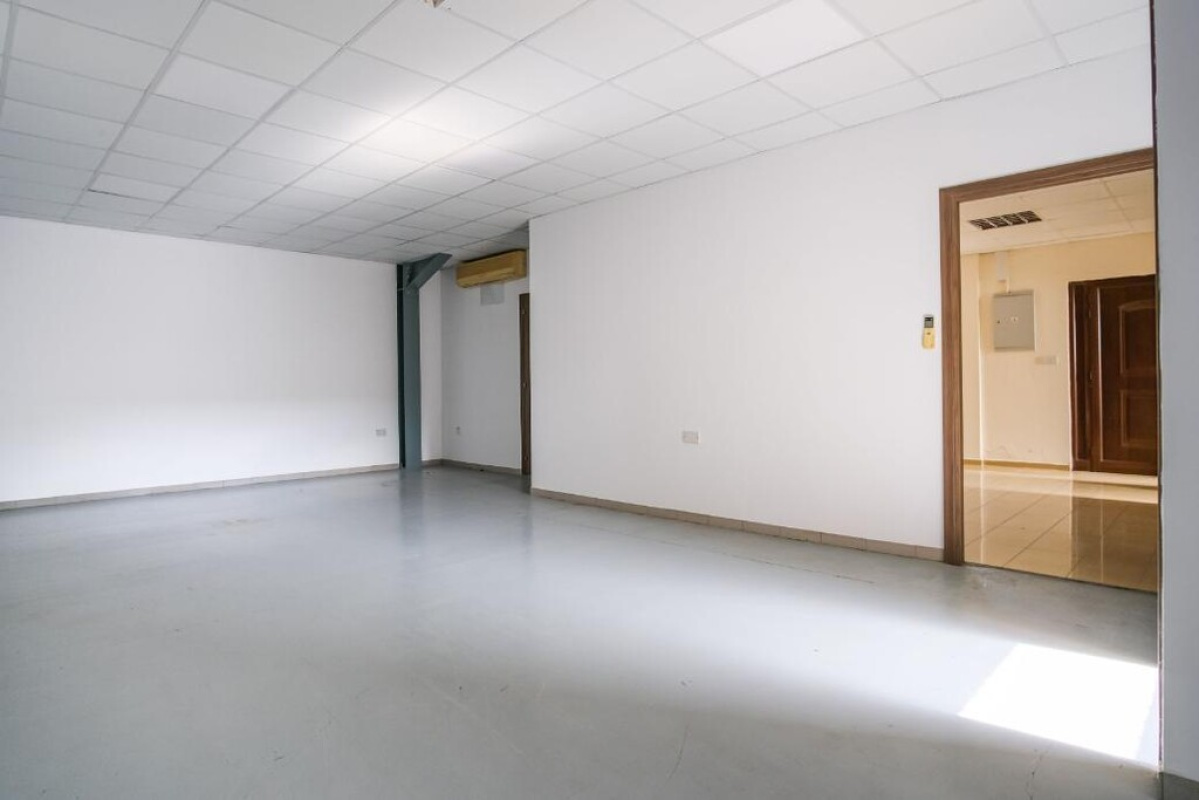 880m2 Local comercial en Nicosia, Chipre No. 37923