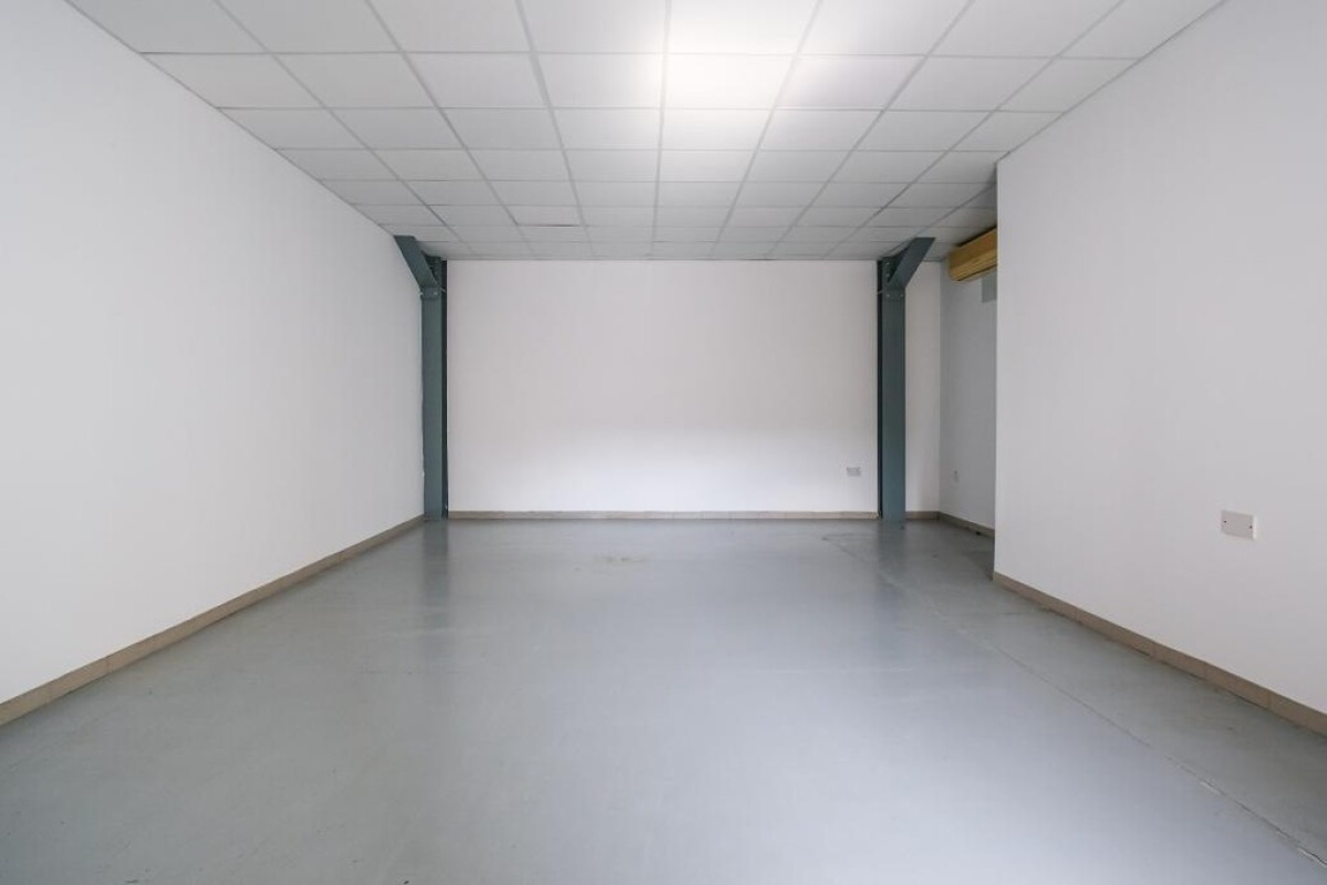 880m2 Local comercial en Nicosia, Chipre No. 37923