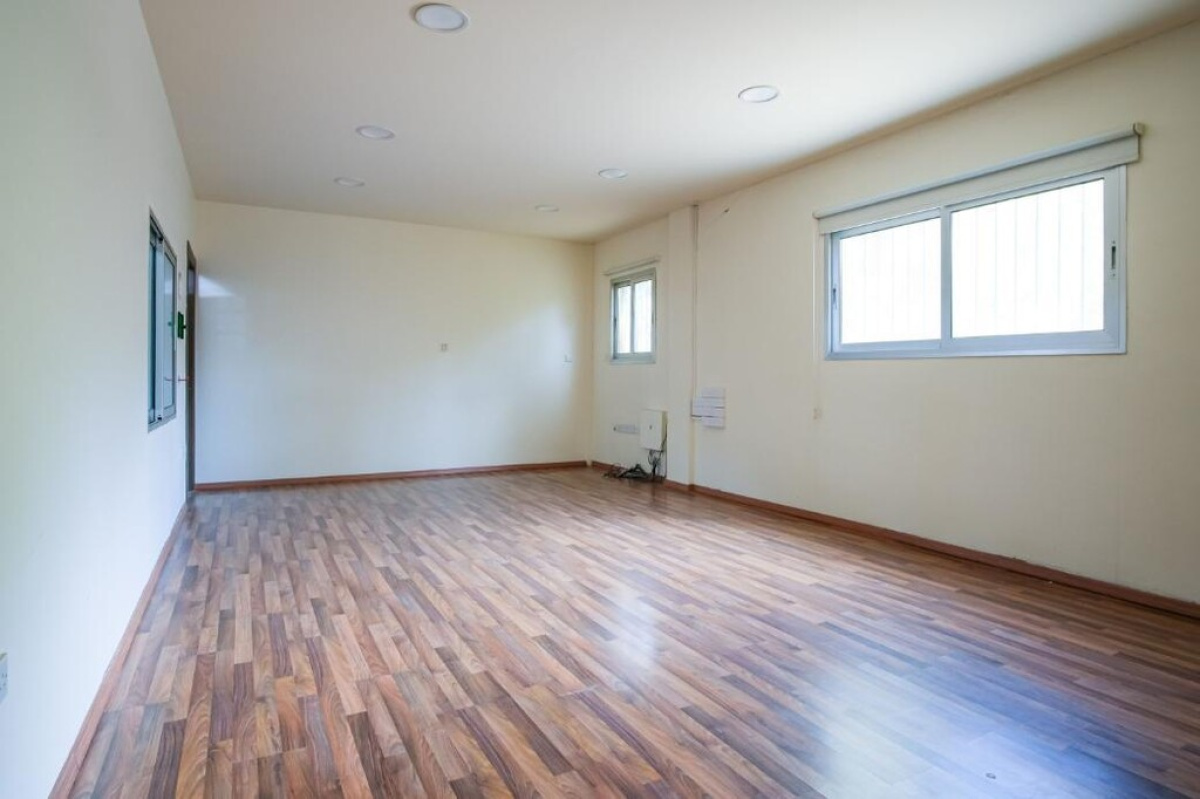 880m2 Local comercial en Nicosia, Chipre No. 37923