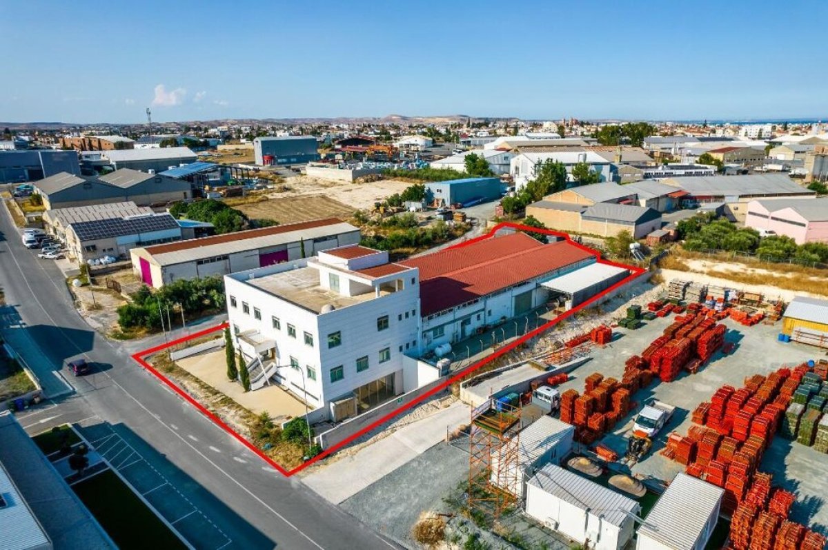 1308m2 Local comercial en Larnaca, Larnaka, Chipre No. 37919