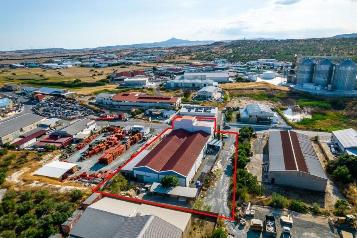1308m2 Local comercial en Larnaca, Larnaka, Chipre No. 37919