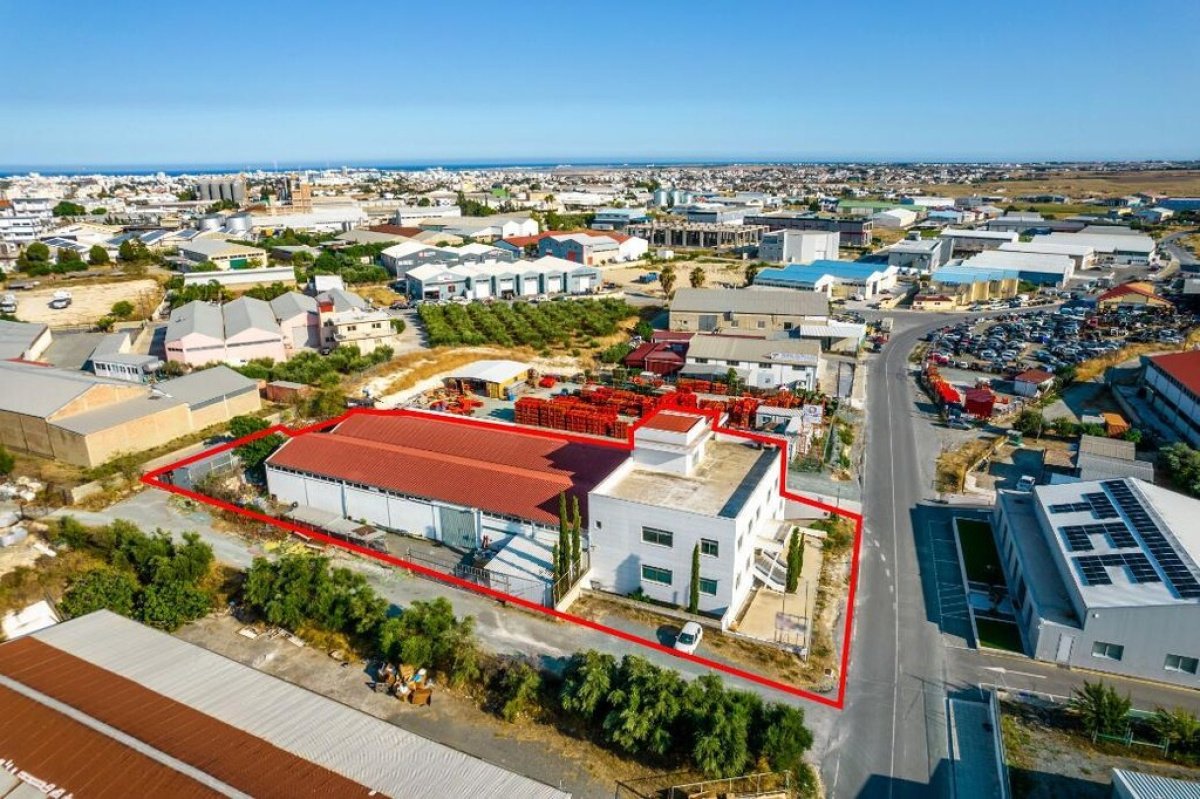1308m2 Local comercial en Larnaca, Larnaka, Chipre No. 37919