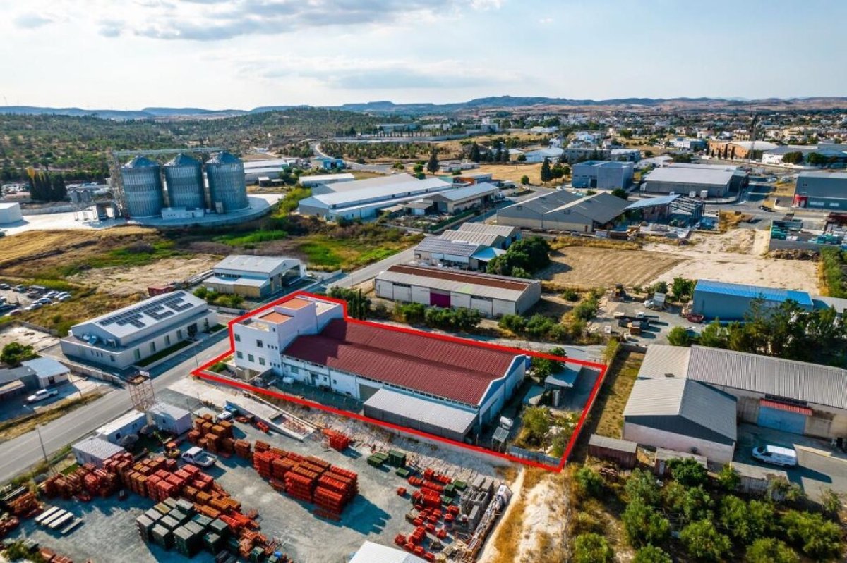 1308m2 Local comercial en Larnaca, Larnaka, Chipre No. 37919