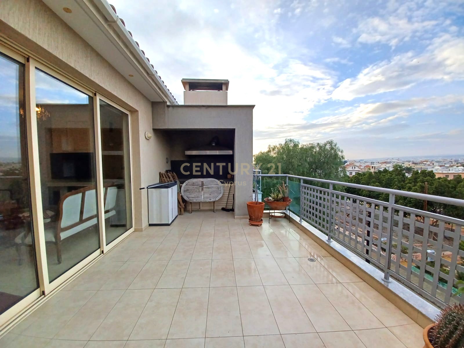 3 bedrooms Apartment in Limassol, Cyprus No. 55504