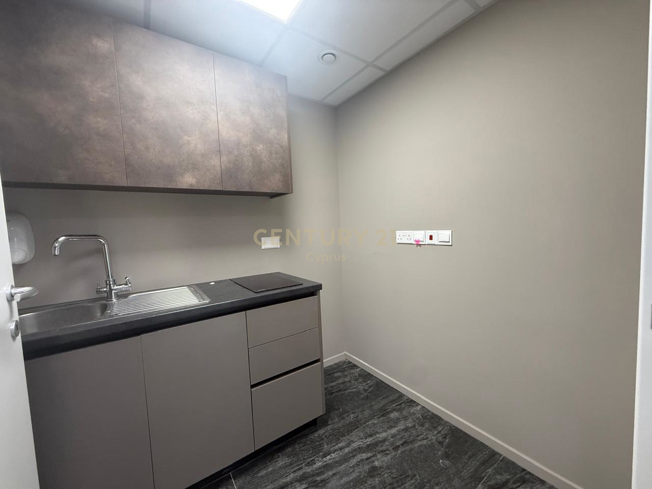 550m2 Office in Zakaki, Limassol, Cyprus No. 55765
