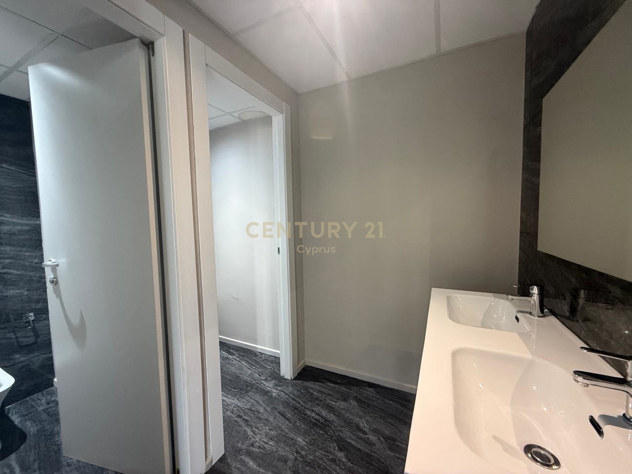 550m2 Office in Zakaki, Limassol, Cyprus No. 55765