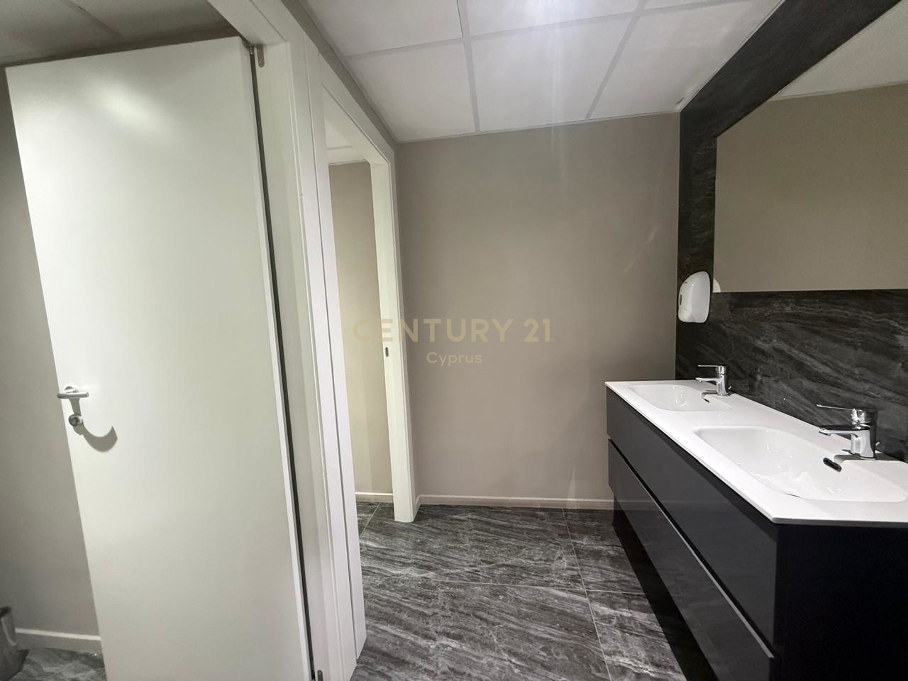 550m2 Office in Zakaki, Limassol, Cyprus No. 55765