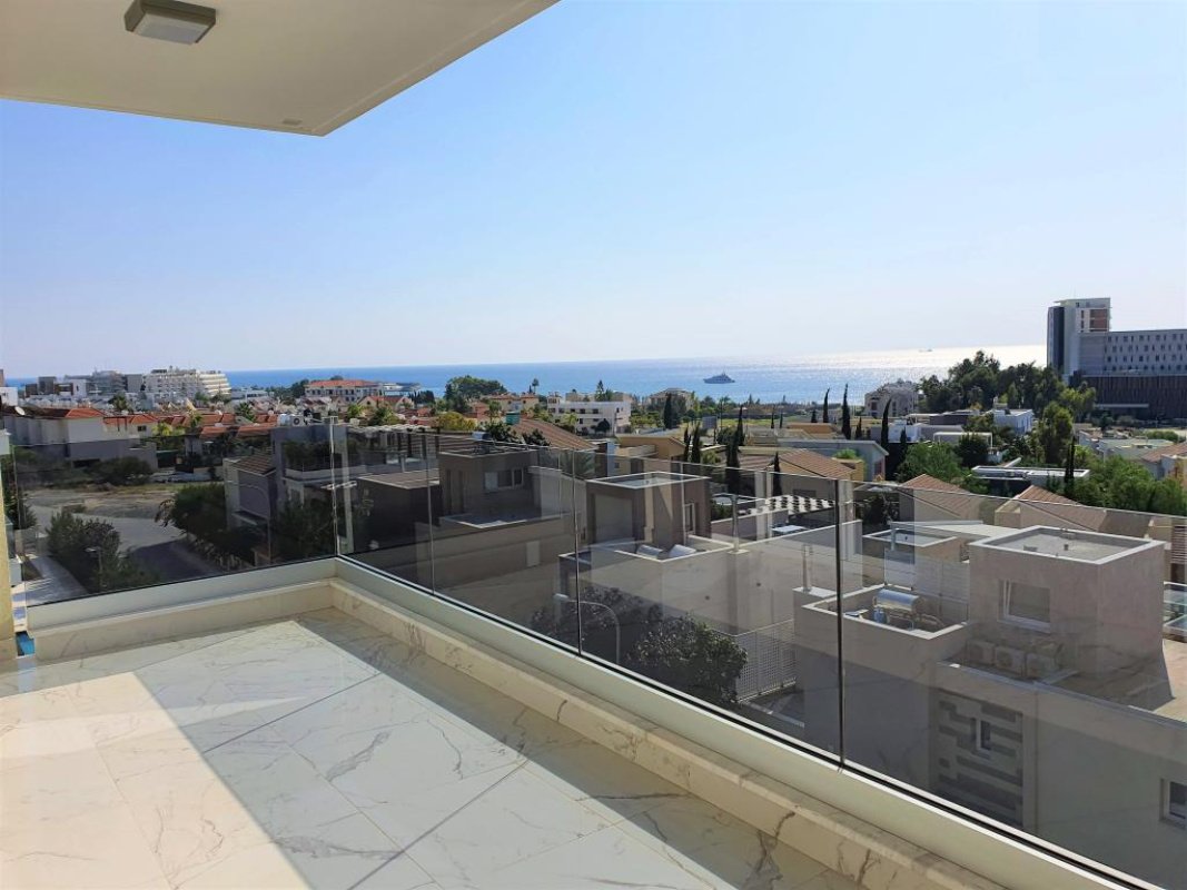 3 bedrooms Apartment in Limassol, Cyprus No. 38608