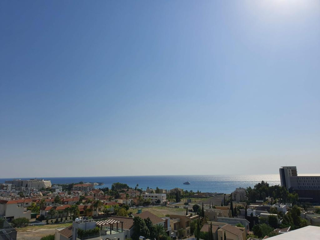 3 bedrooms Apartment in Limassol, Cyprus No. 38609