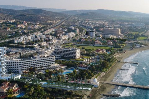 3 bedrooms Apartment in Limassol,  No. 38612