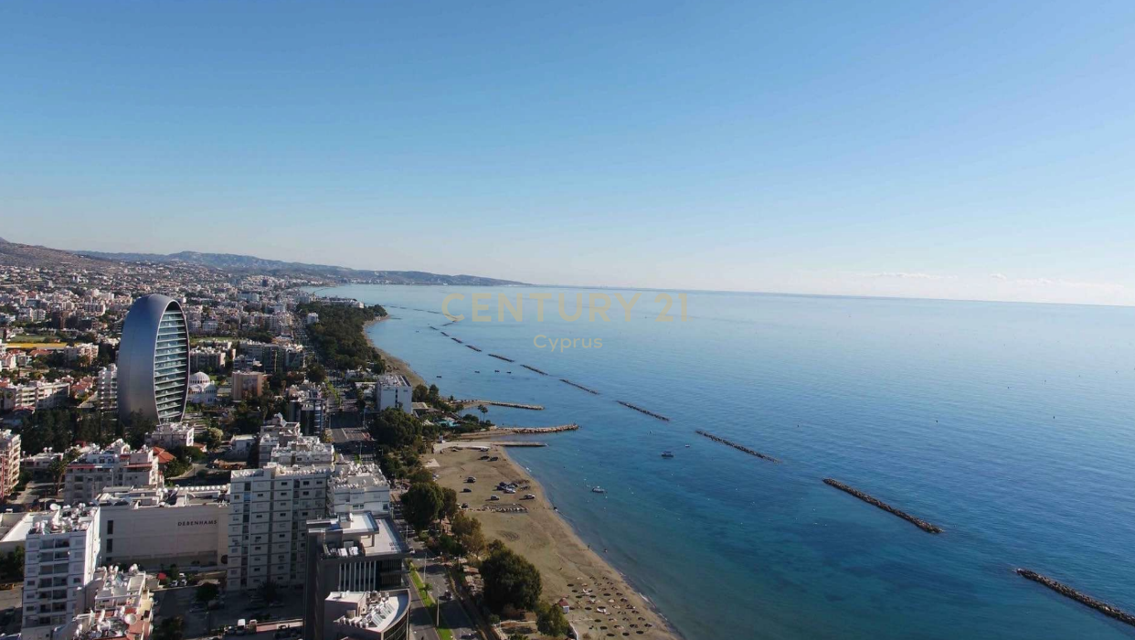 6 bedrooms Penthouse in Limassol, Cyprus No. 53482