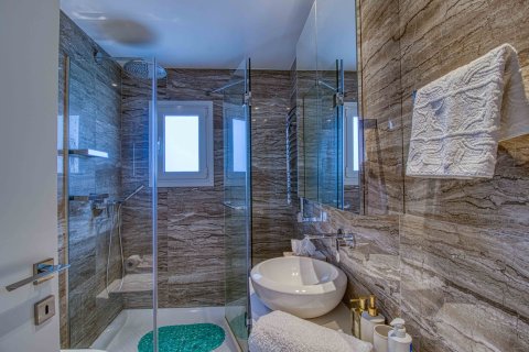 3 bedrooms Villa in Limassol,  No. 49644 17